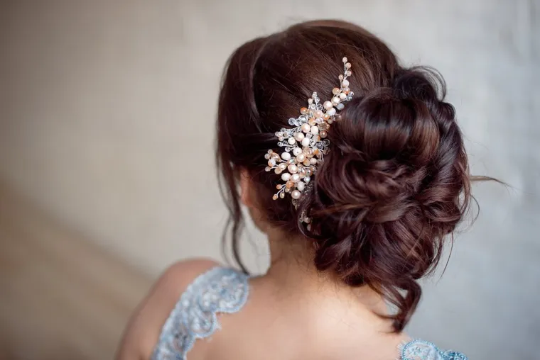 Prestation coiffure pour un baptême femme, Arras, L'Atelier des Nuances