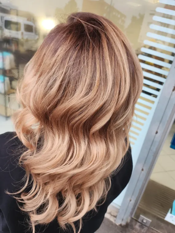 Patine sur cheveux décolorés à Arras